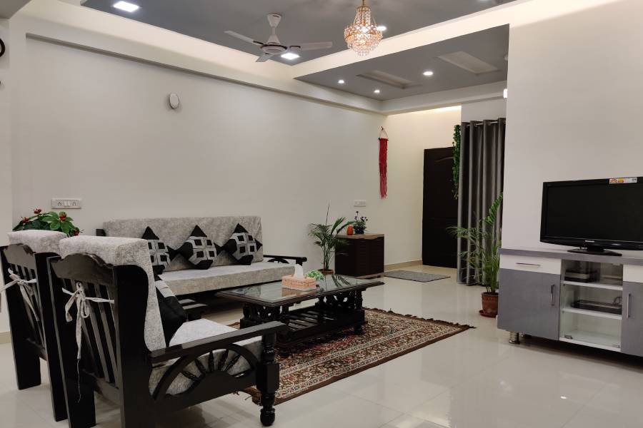 R3 (Bed Room + Living)